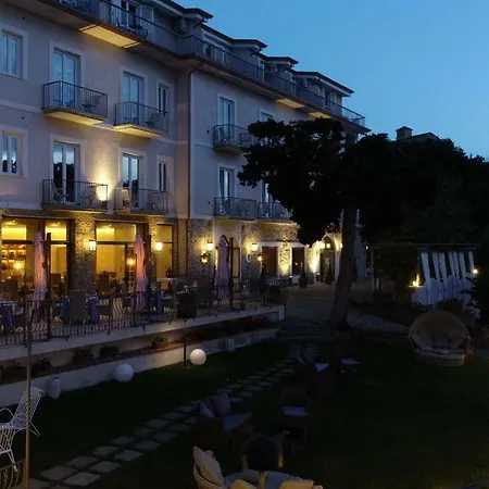 Garden Riviera 4*