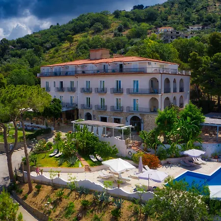 Garden Riviera 4*